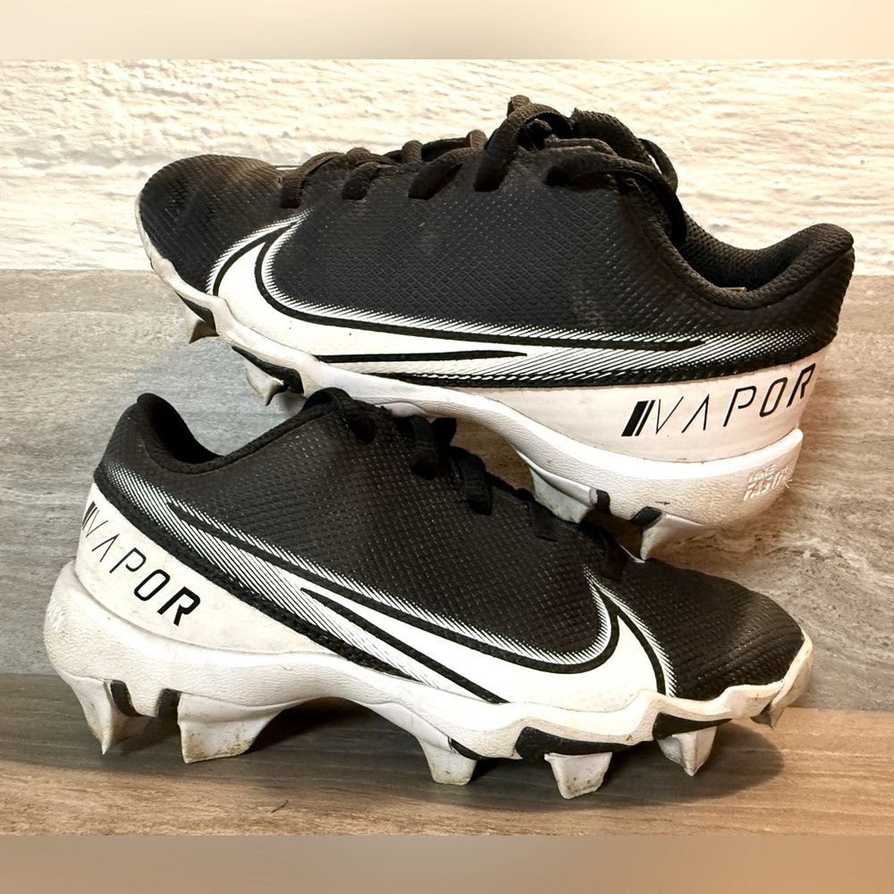 Kids Nike Vapor Black and White Baseball / Softball Cleats Size 13c